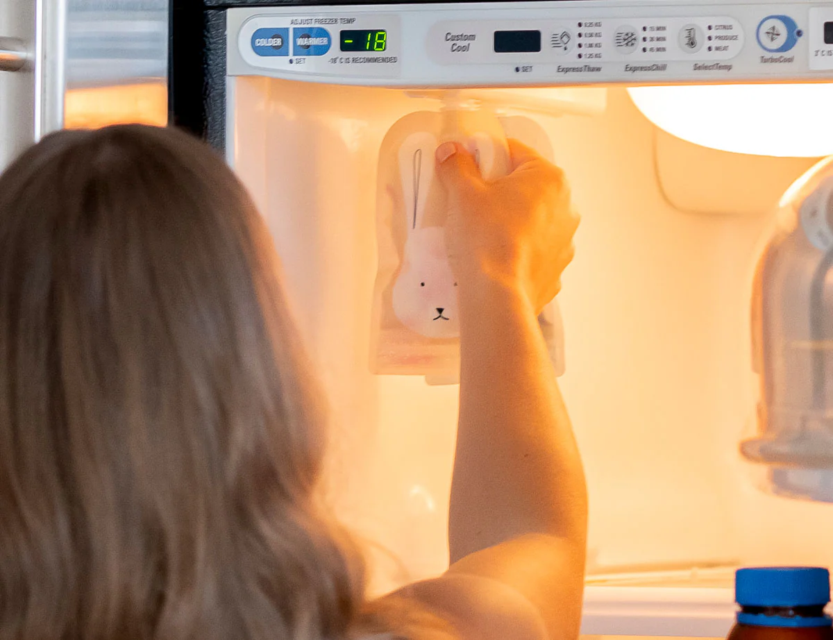 Reusable Food / Yoghurt Pouches & Breast Milk Bag Organiser - Freezer - Image 5